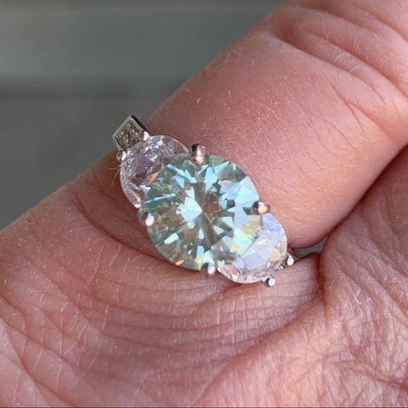 🎉HP🎉 2.6 Ct VVS1 Sky Blue Moissanite Ring, Sz 6 - Picture 6 of 8